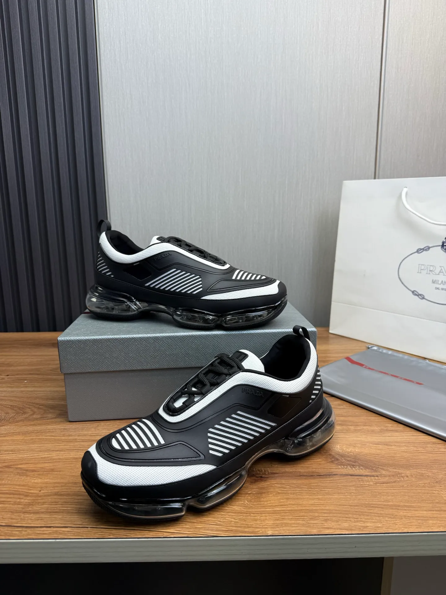 Men's shoes 💰640💰 [PRADA] Men's shoes are popular in the counter, high-quality shipments ✔️Official website synchronization, original fly-woven epoxy fabric + cowhide lining, 1⃣️ to 1⃣️ replica, original air-cushion original bottom, 38-45 (one size larger)